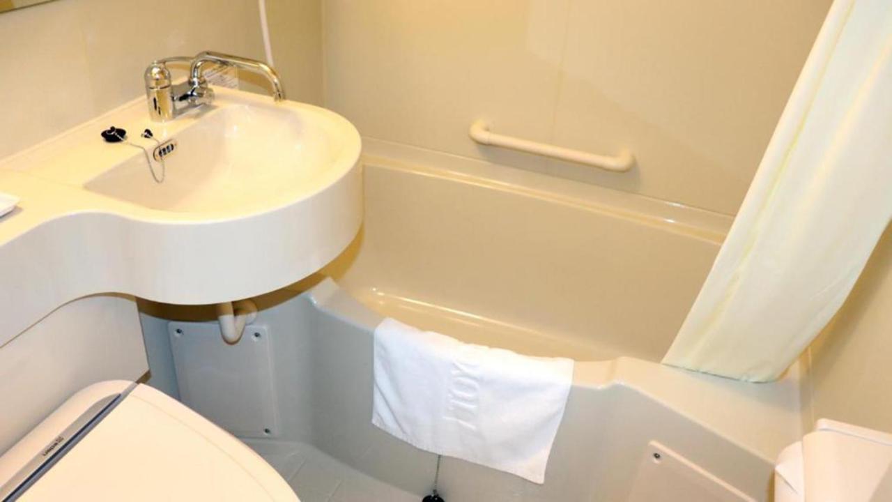 Toyoko Inn Iwakuni Eki Nishi Guchi Екстериор снимка