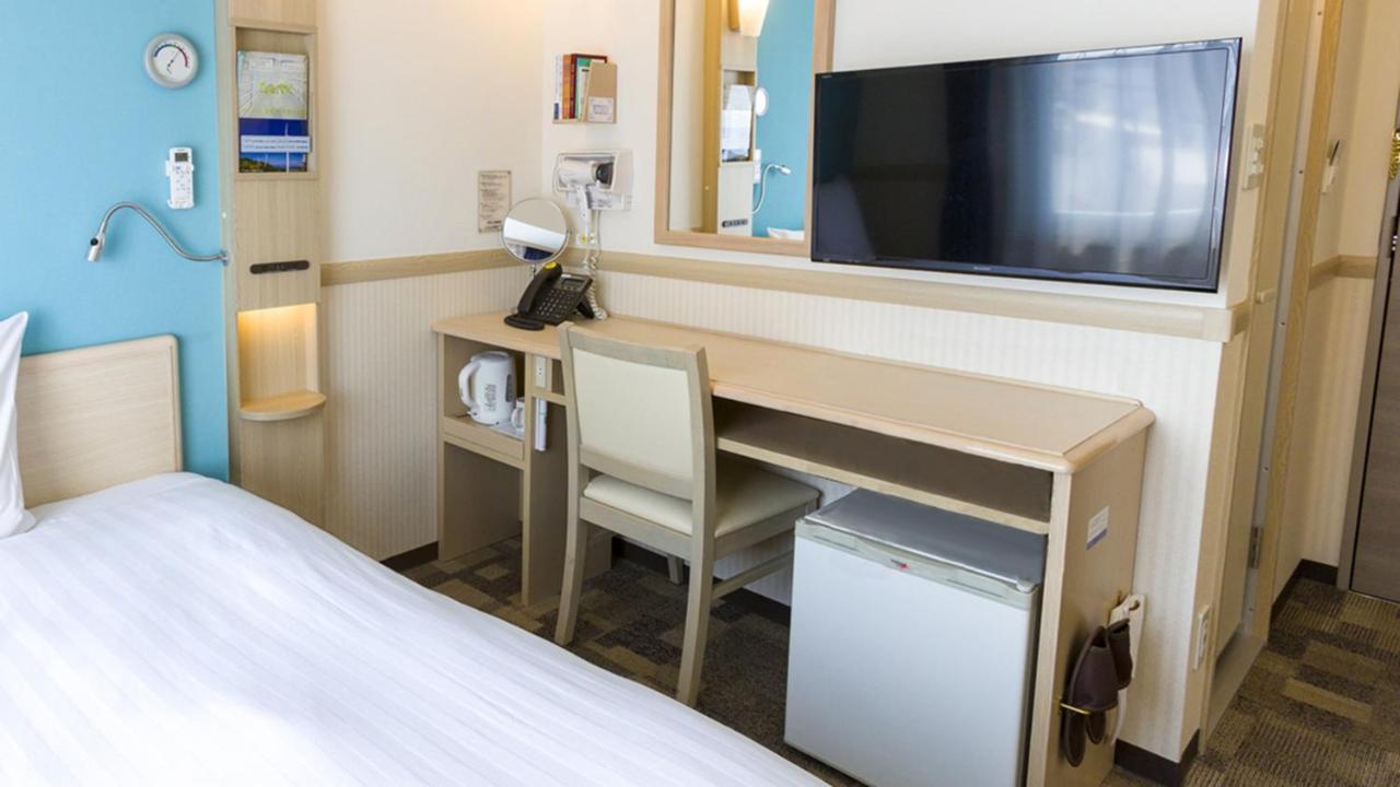 Toyoko Inn Iwakuni Eki Nishi Guchi Екстериор снимка